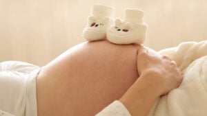 femme enceinte révélatrice bien-être massage suédois M5C parent-bébé chaise amma réflexologie plantaire dany pierre peres