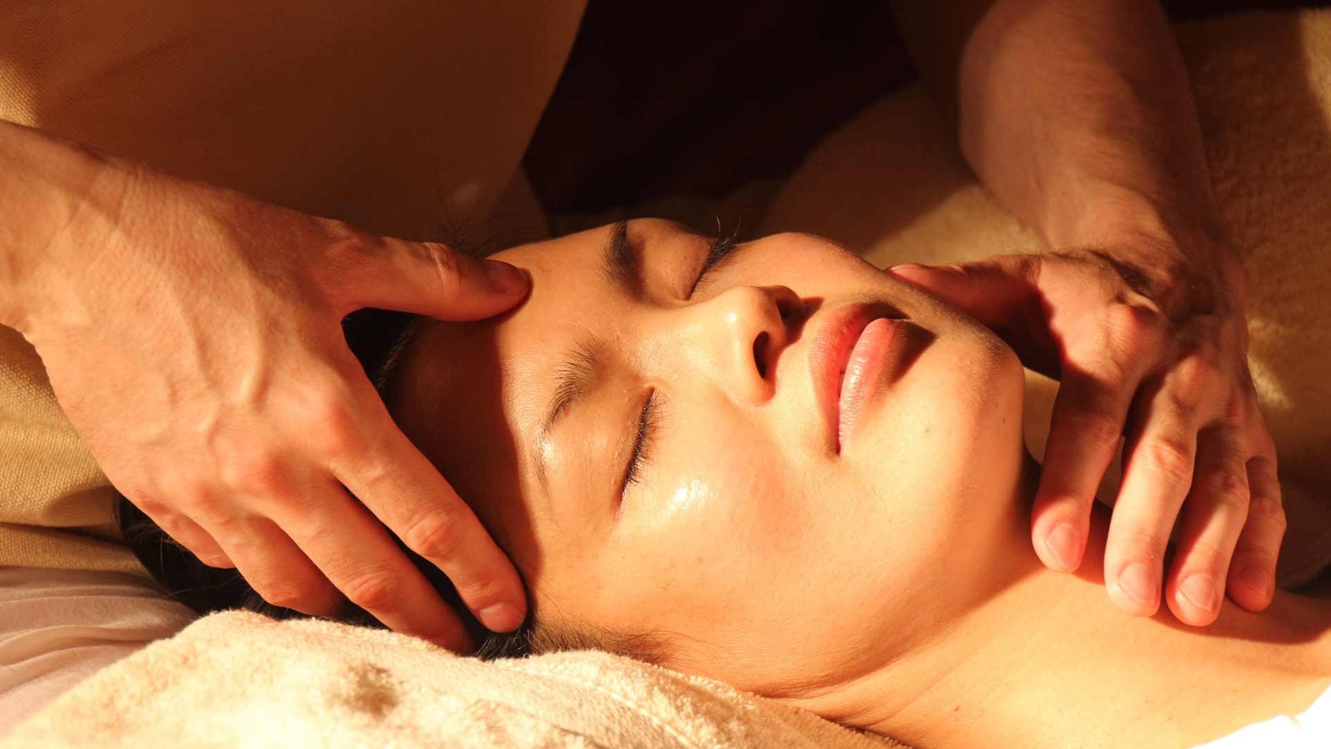les qualités du massothérapeute révélatrice bien-être massage suédois M5C parent-bébé chaise amma réflexologie plantaire dany pierre peres