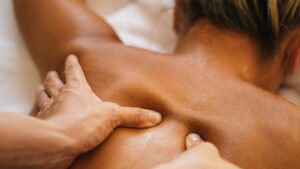 fédération française des massages bien-être femme révélatrice bien-être massage suédois M5C parent-bébé chaise amma réflexologie plantaire dany pierre peres